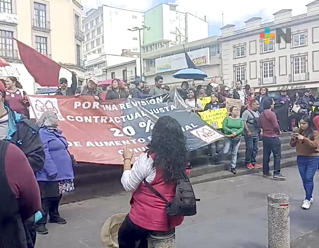 Por segunda ocasión marchan trabajadores del SETSUV en todos los campus de la UV